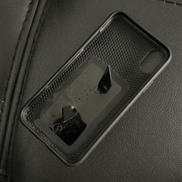 Loopy case - Picture 2 of 2